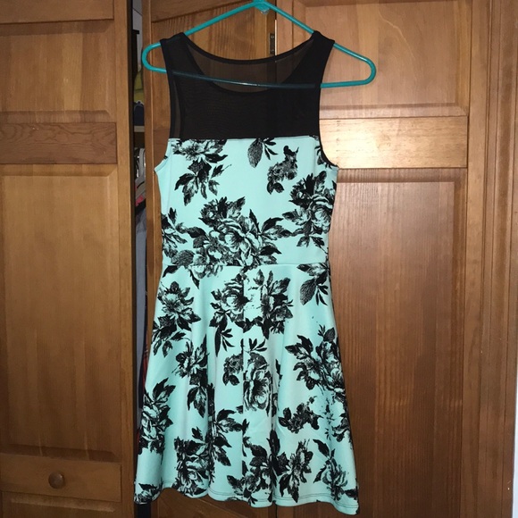 Dress - Picture 2 of 4